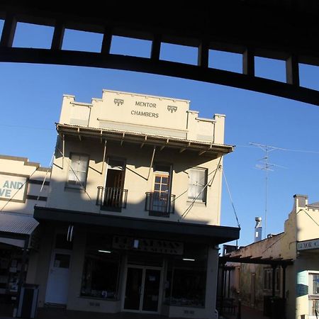 ويست وايالونج Mentor Chambers Apartment Bed & Breakfast المظهر الخارجي الصورة